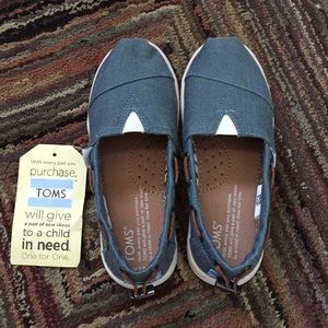 Toms youth shoes